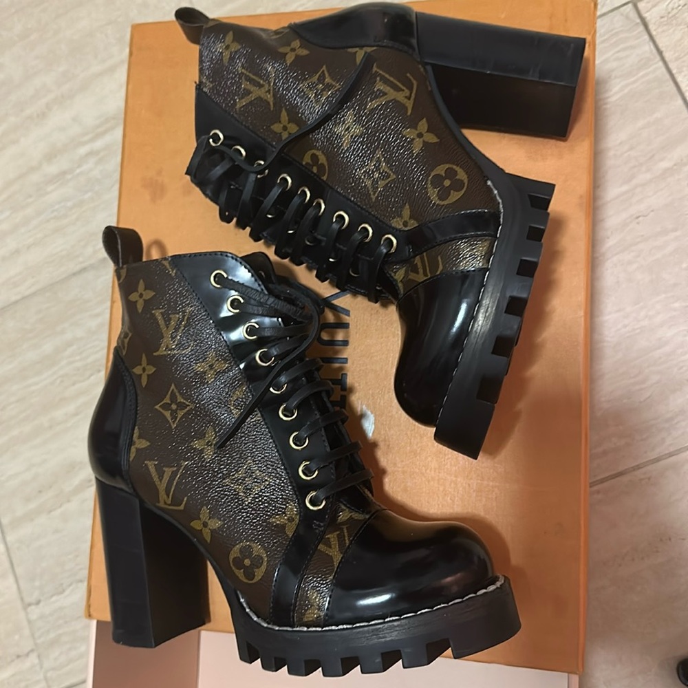LV Boots 100% Authentic - Star Trail ankle boot ⭐️⭐️⭐️